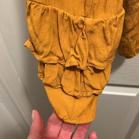 Mustard blouse by Massimo Dutti Size Small - Picture 4 of 5